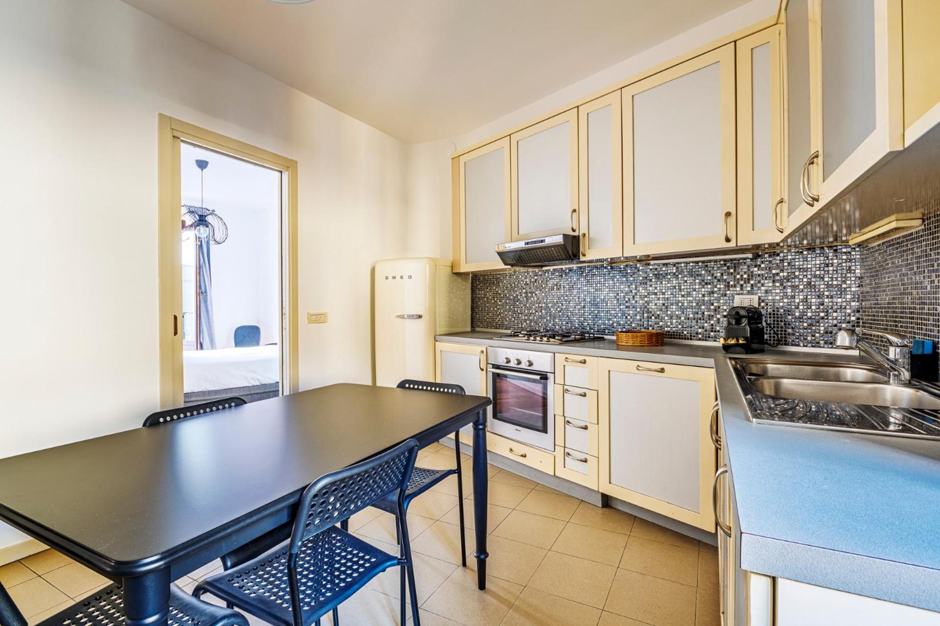 Elegant 2 Bedrooms Apartments Near Duomo Милан Экстерьер фото
