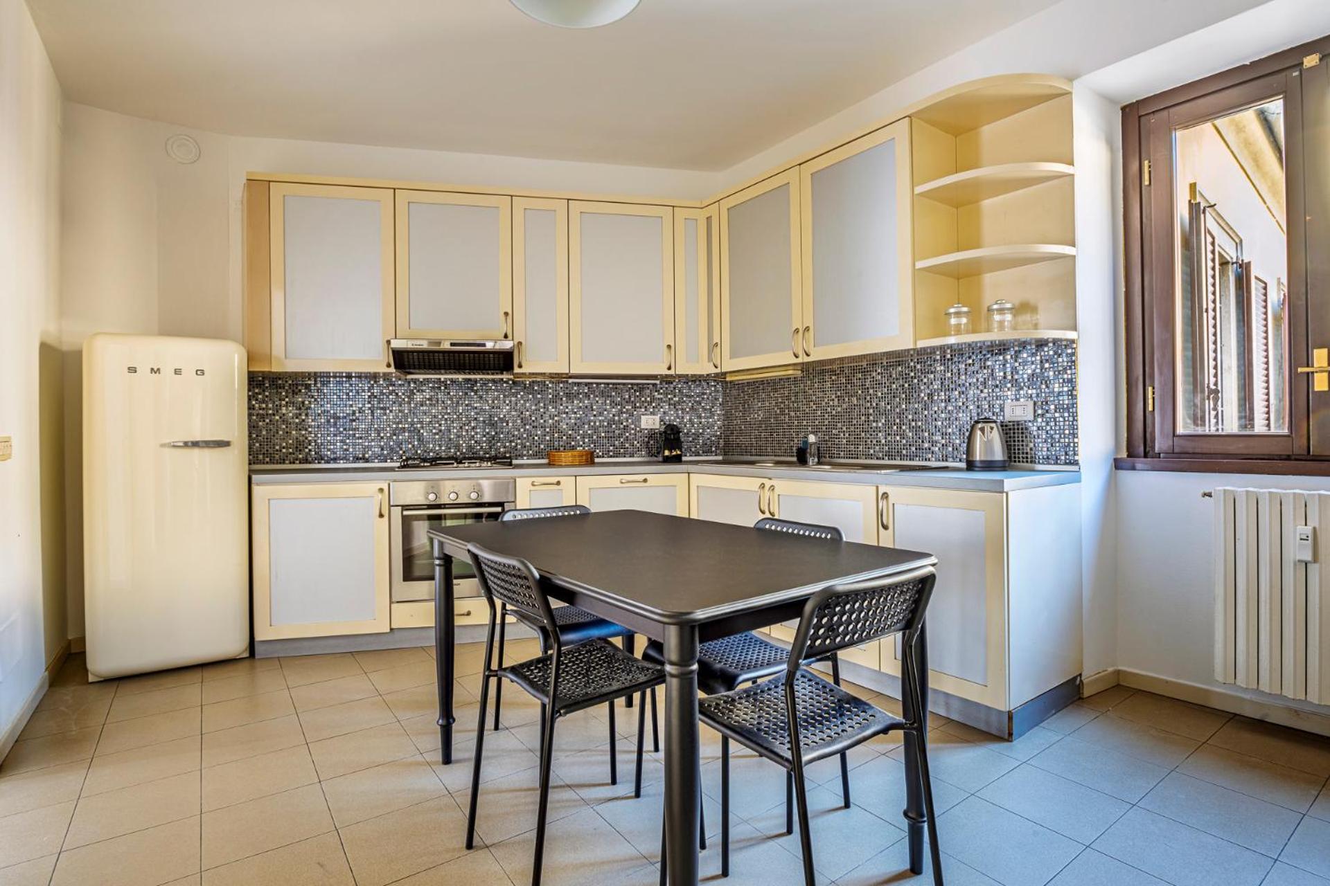 Elegant 2 Bedrooms Apartments Near Duomo Милан Экстерьер фото