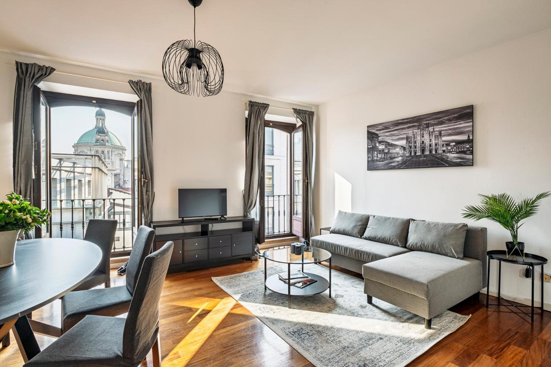 Elegant 2 Bedrooms Apartments Near Duomo Милан Экстерьер фото