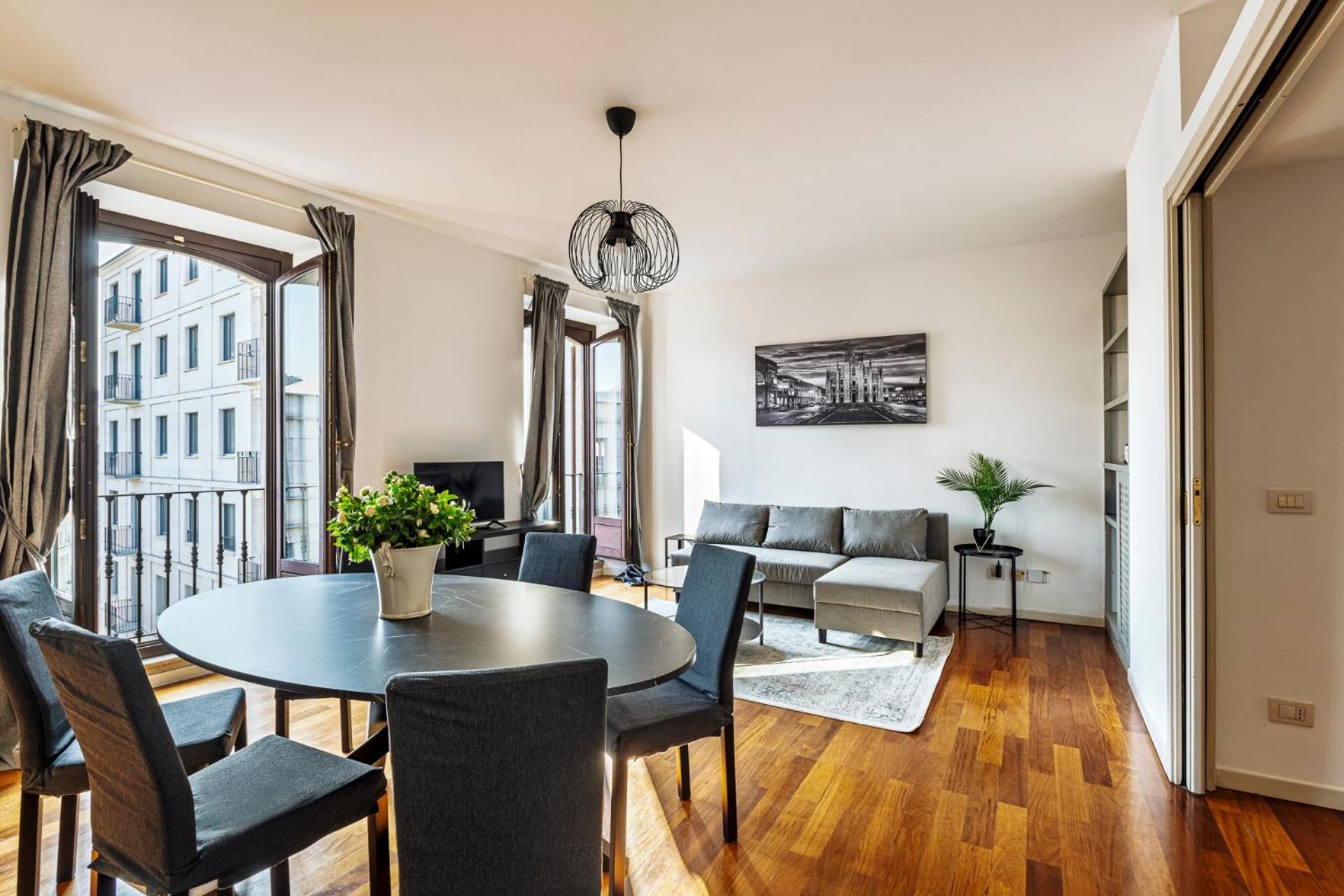 Elegant 2 Bedrooms Apartments Near Duomo Милан Экстерьер фото