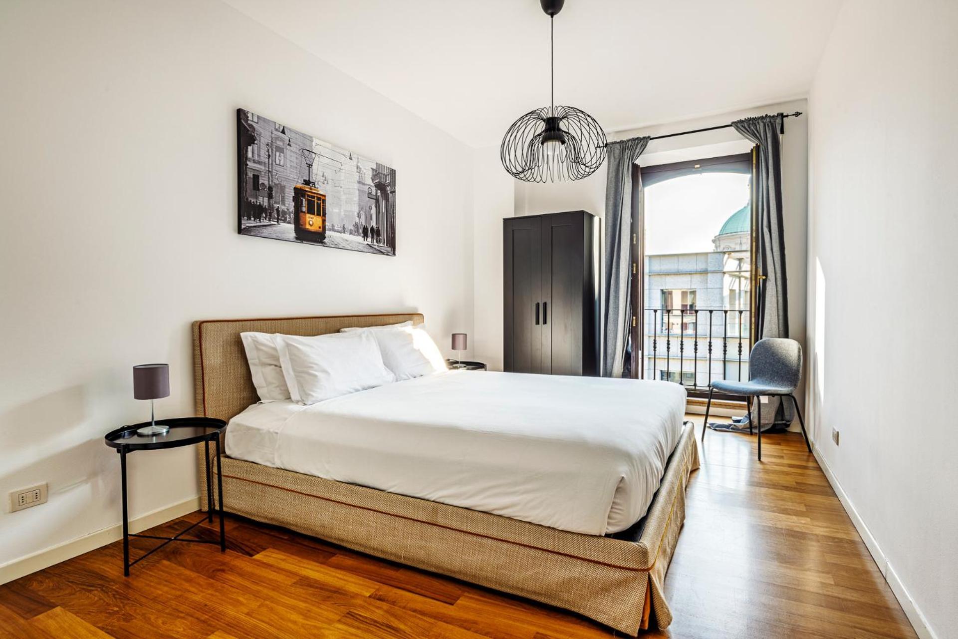 Elegant 2 Bedrooms Apartments Near Duomo Милан Экстерьер фото