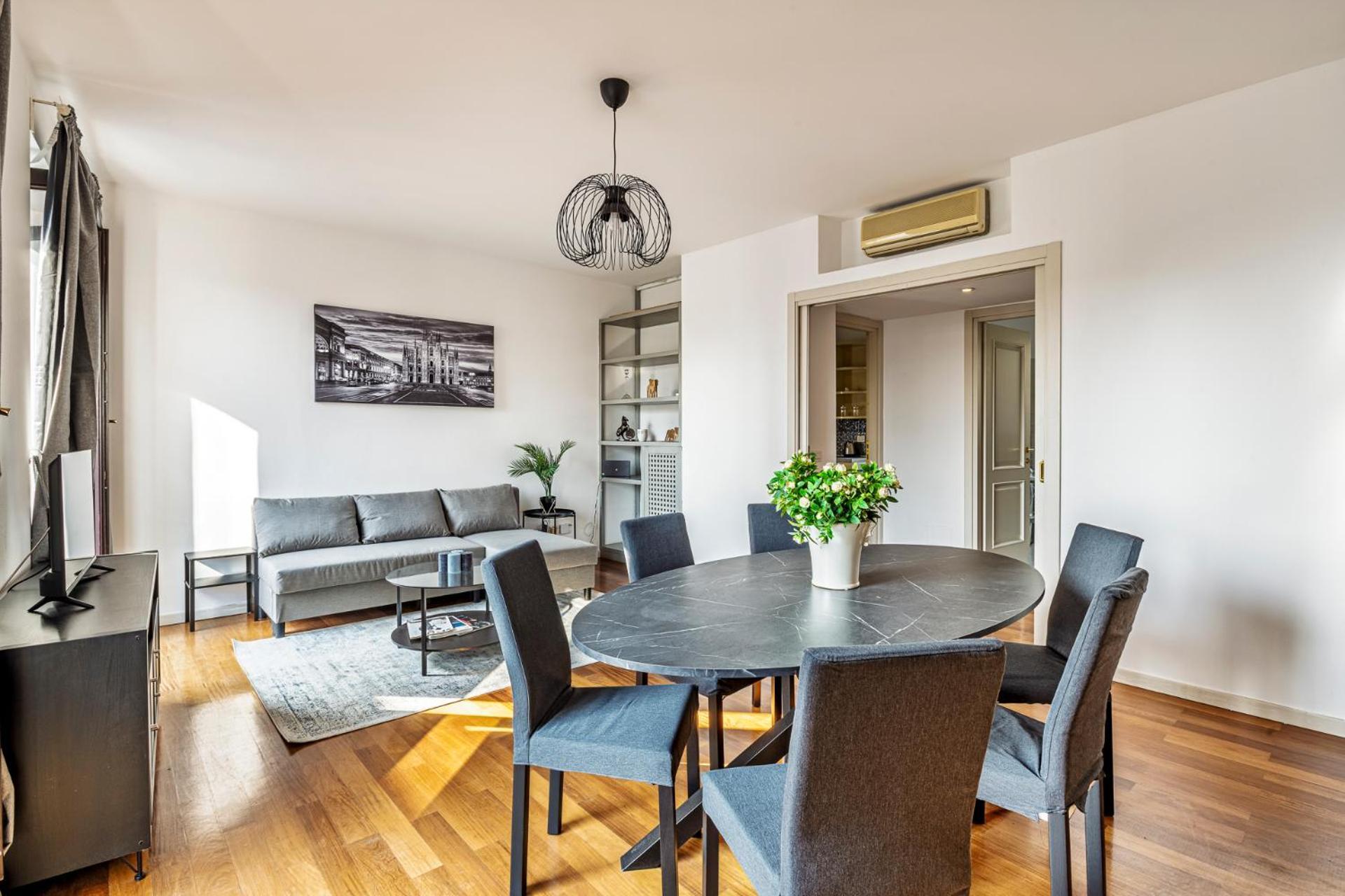 Elegant 2 Bedrooms Apartments Near Duomo Милан Экстерьер фото