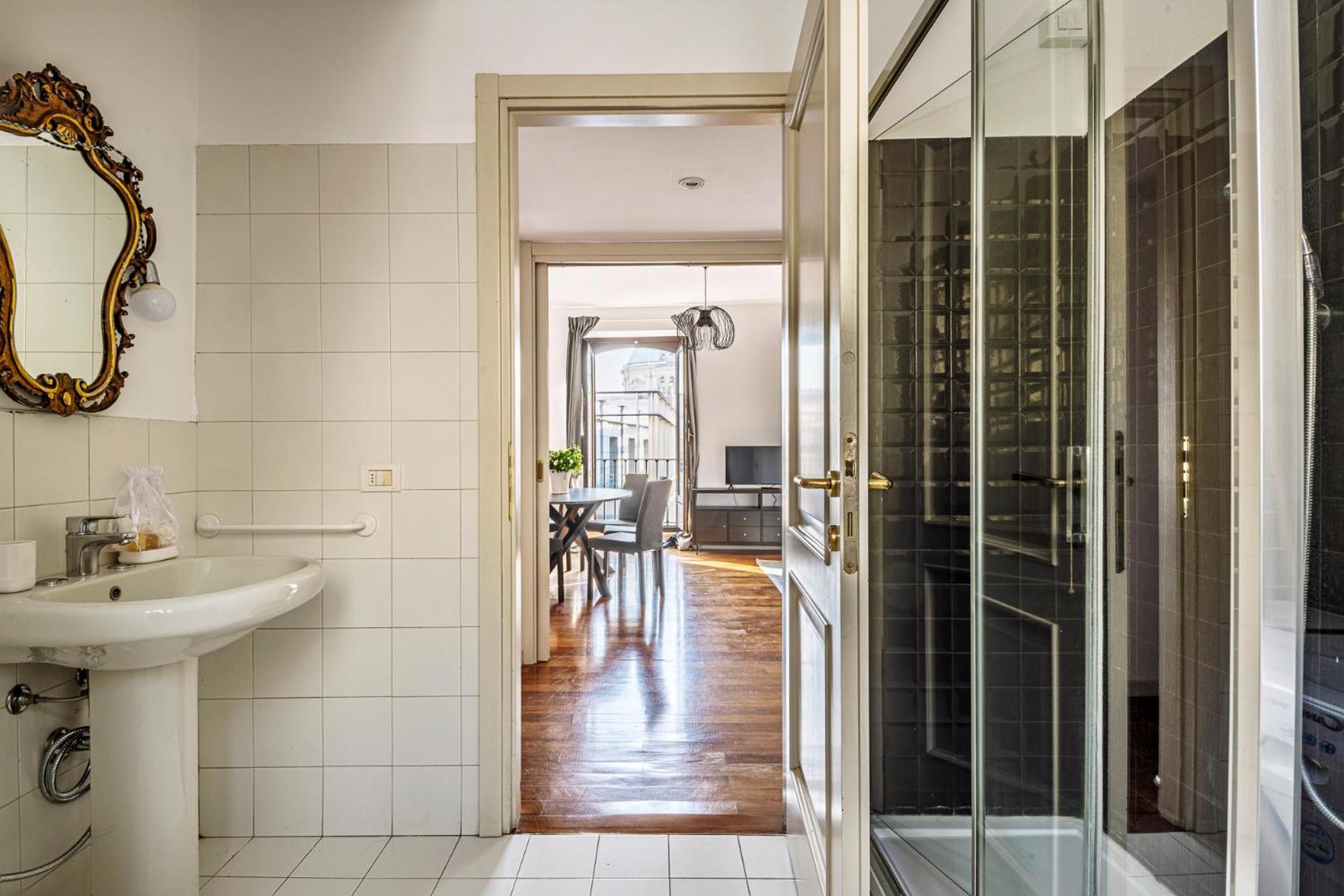 Elegant 2 Bedrooms Apartments Near Duomo Милан Экстерьер фото