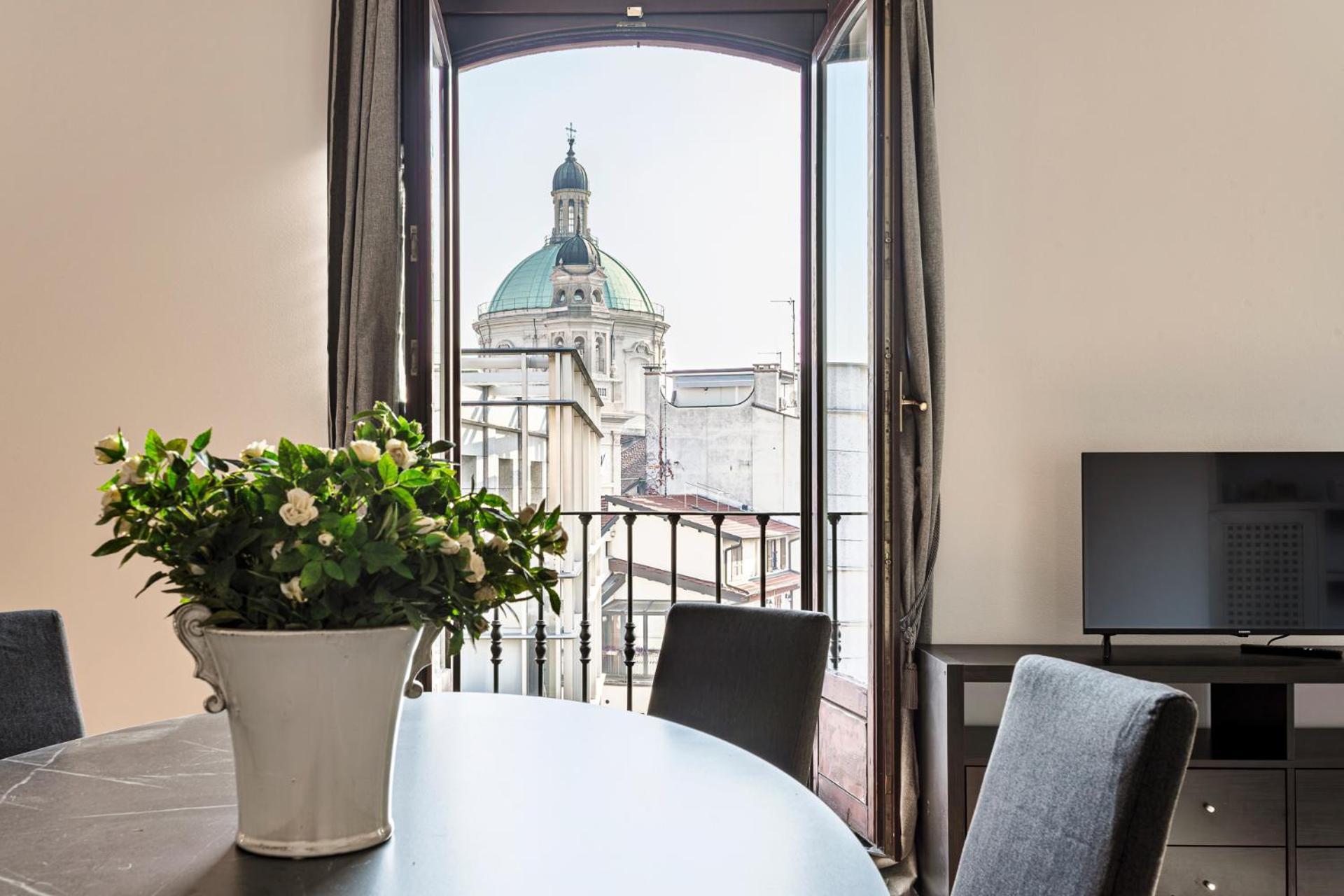 Elegant 2 Bedrooms Apartments Near Duomo Милан Экстерьер фото