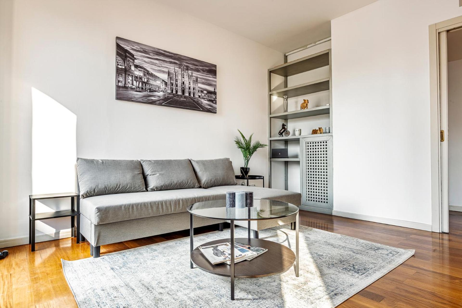 Elegant 2 Bedrooms Apartments Near Duomo Милан Экстерьер фото