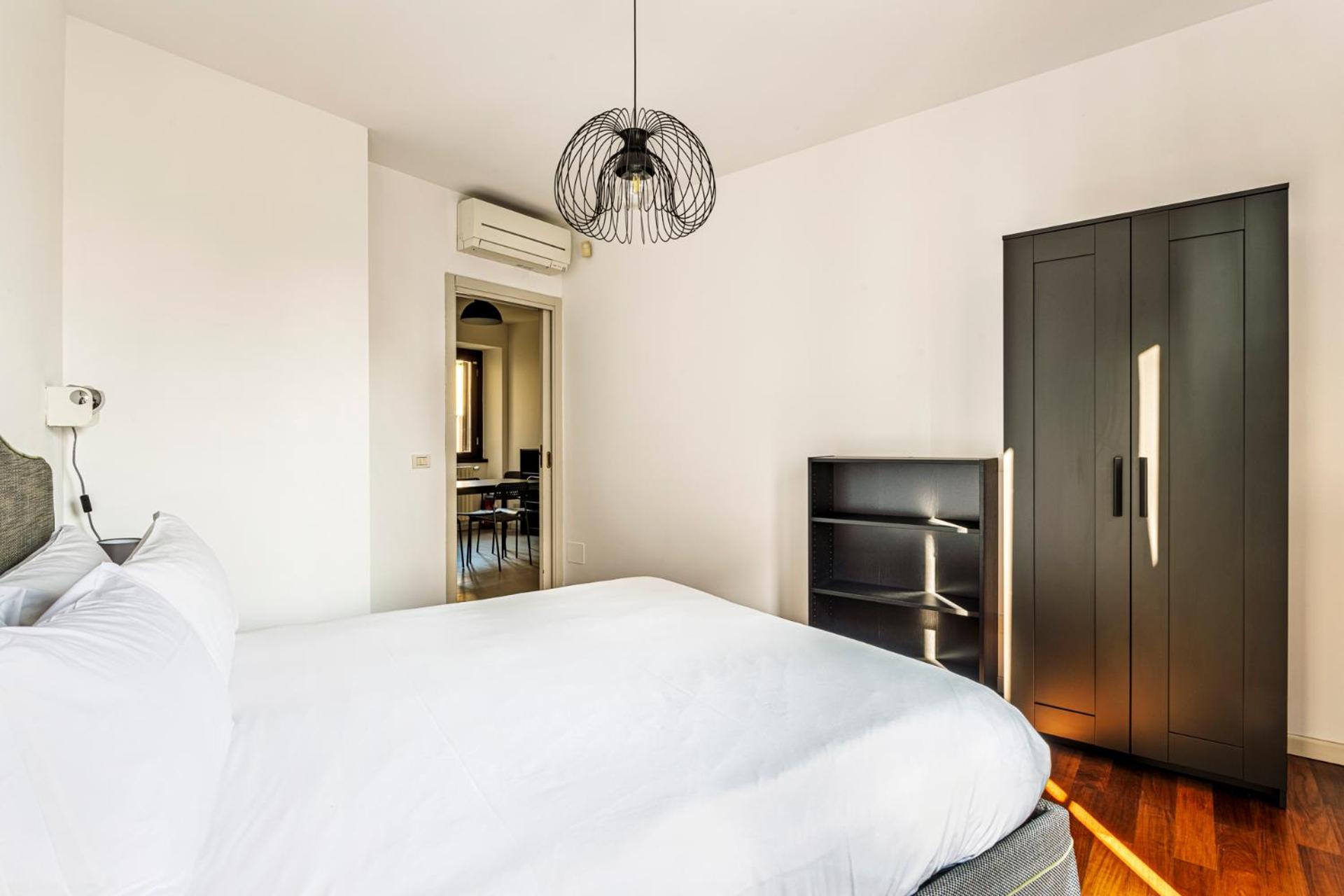 Elegant 2 Bedrooms Apartments Near Duomo Милан Экстерьер фото