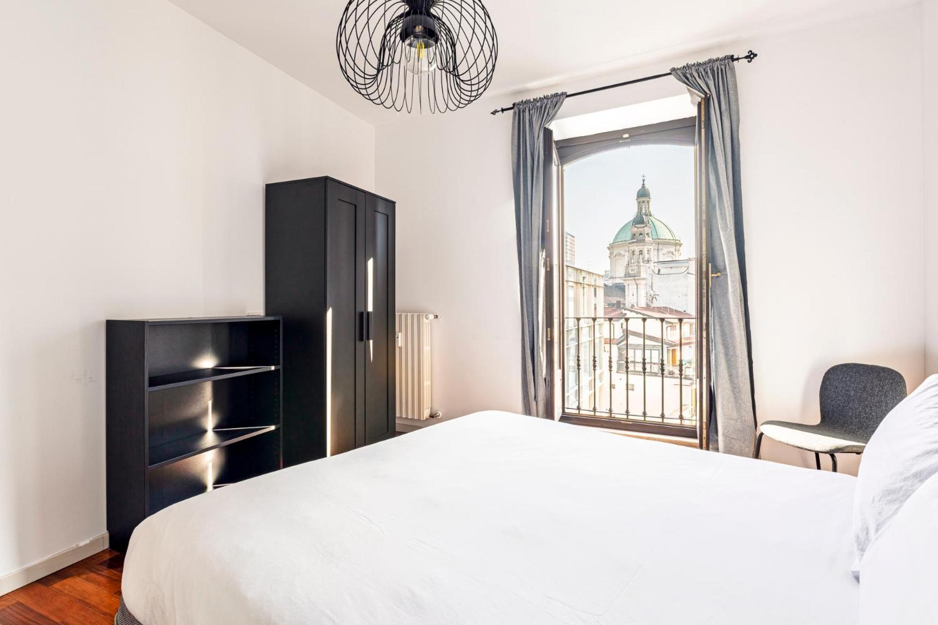 Elegant 2 Bedrooms Apartments Near Duomo Милан Экстерьер фото