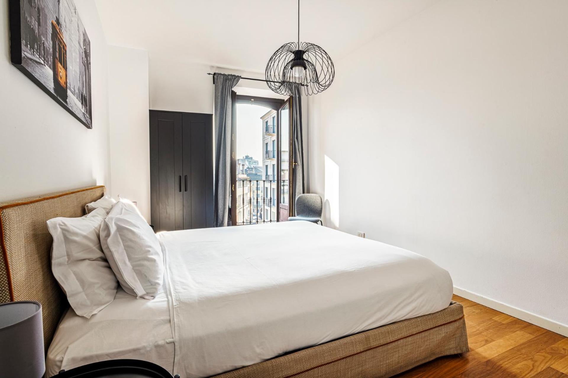 Elegant 2 Bedrooms Apartments Near Duomo Милан Экстерьер фото