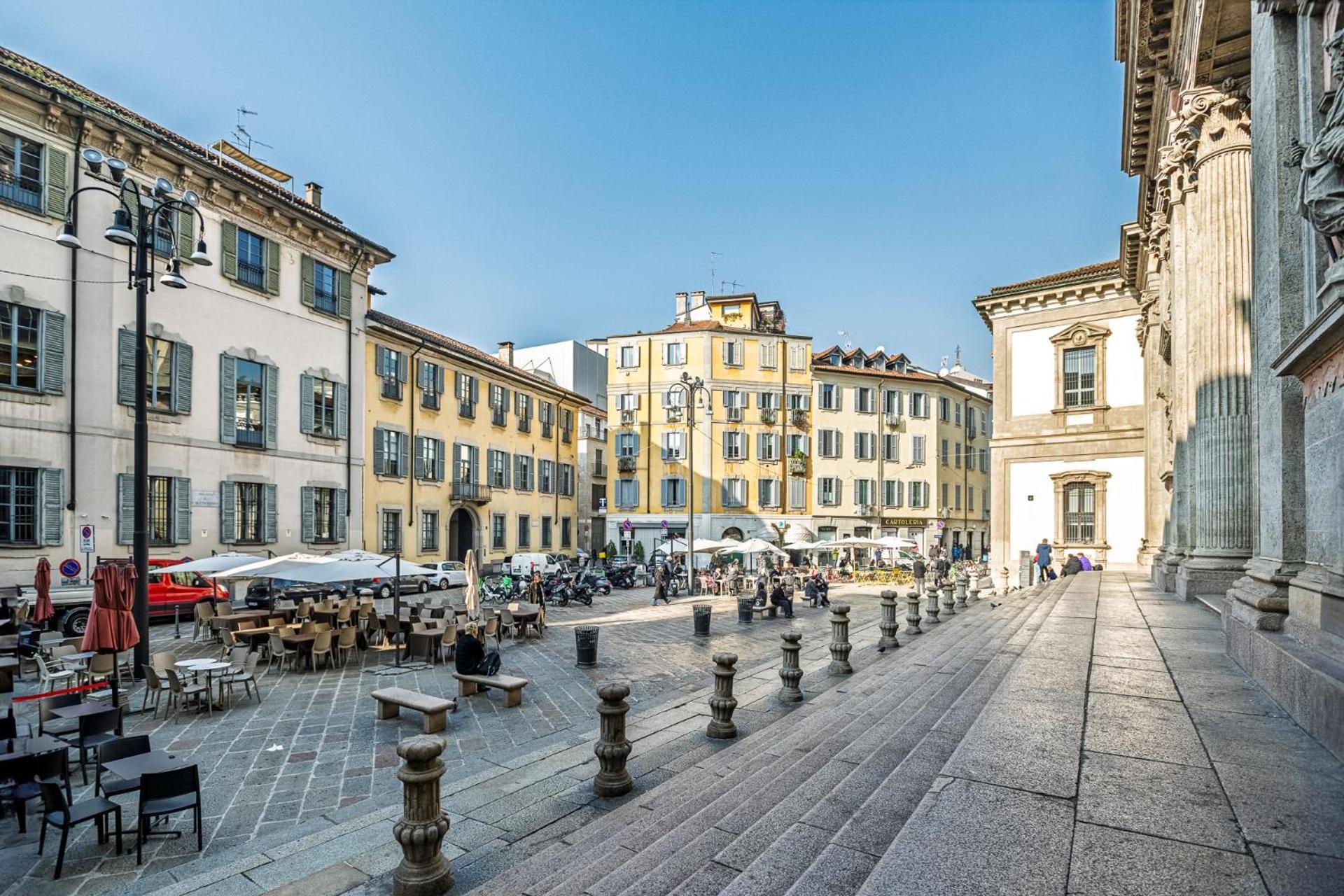 Elegant 2 Bedrooms Apartments Near Duomo Милан Экстерьер фото
