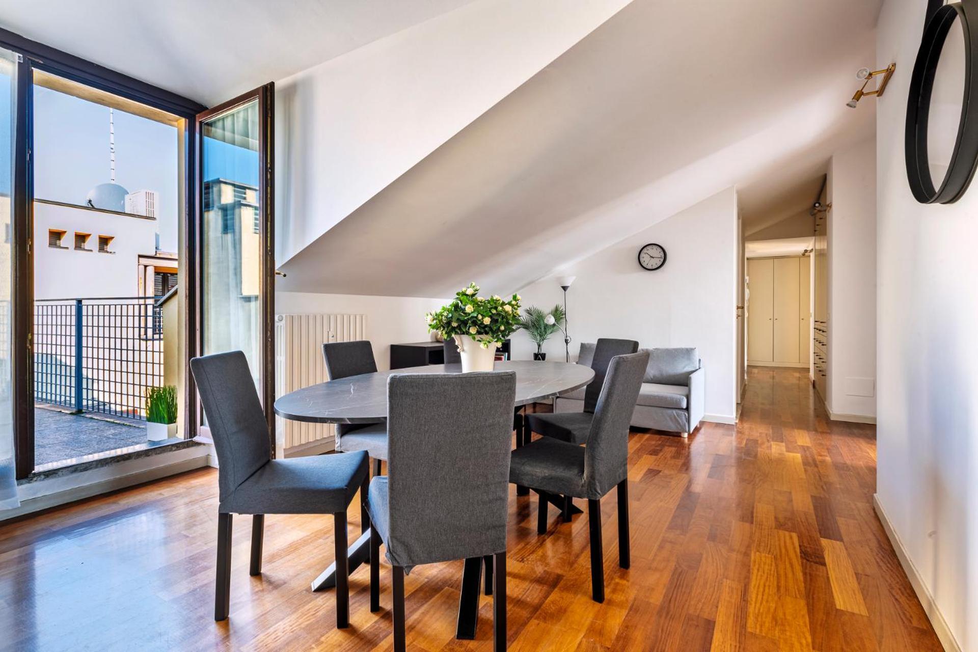 Elegant 2 Bedrooms Apartments Near Duomo Милан Экстерьер фото