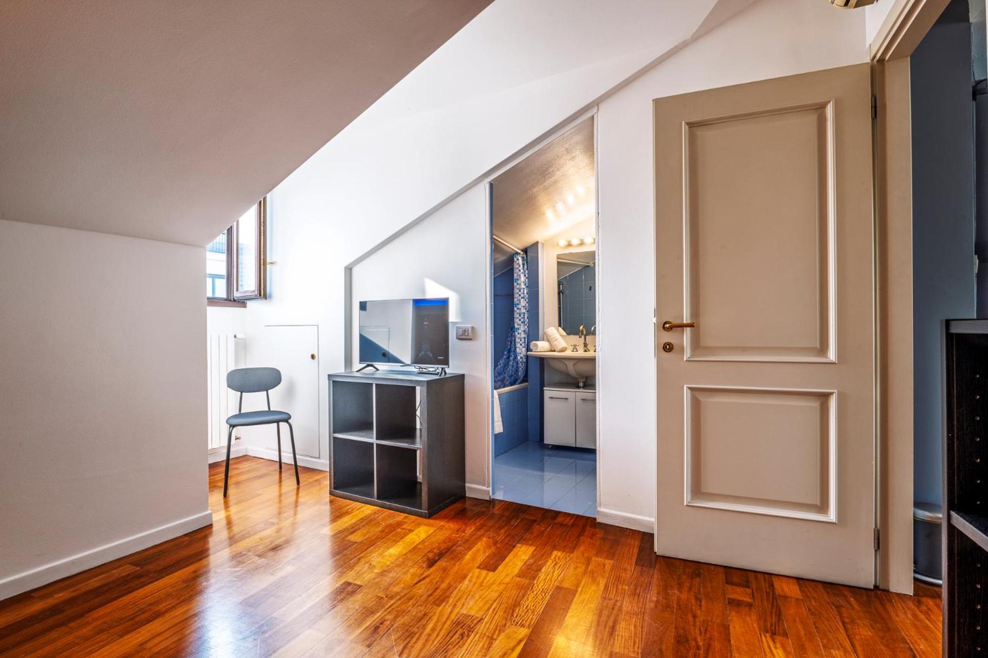 Elegant 2 Bedrooms Apartments Near Duomo Милан Экстерьер фото