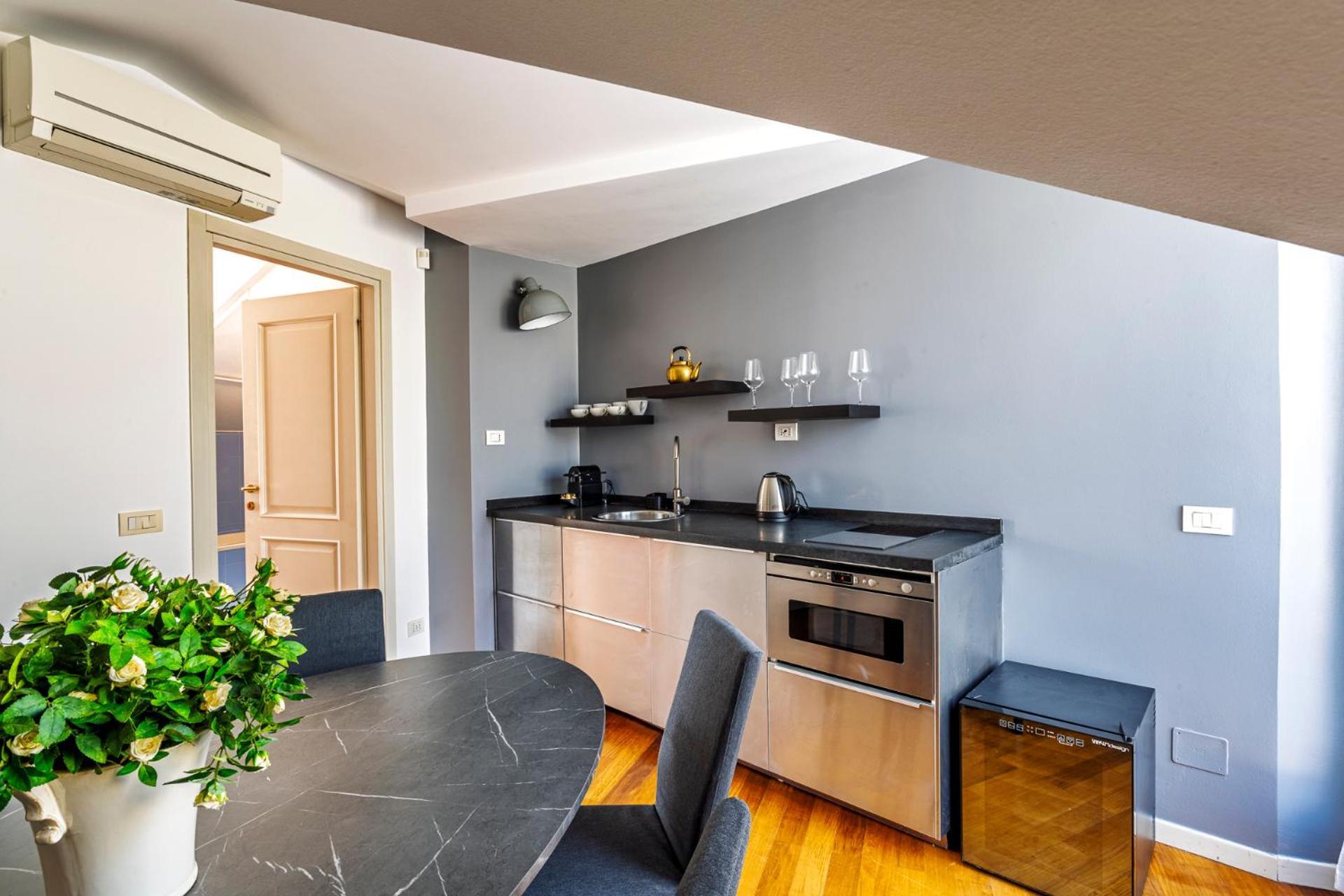 Elegant 2 Bedrooms Apartments Near Duomo Милан Экстерьер фото