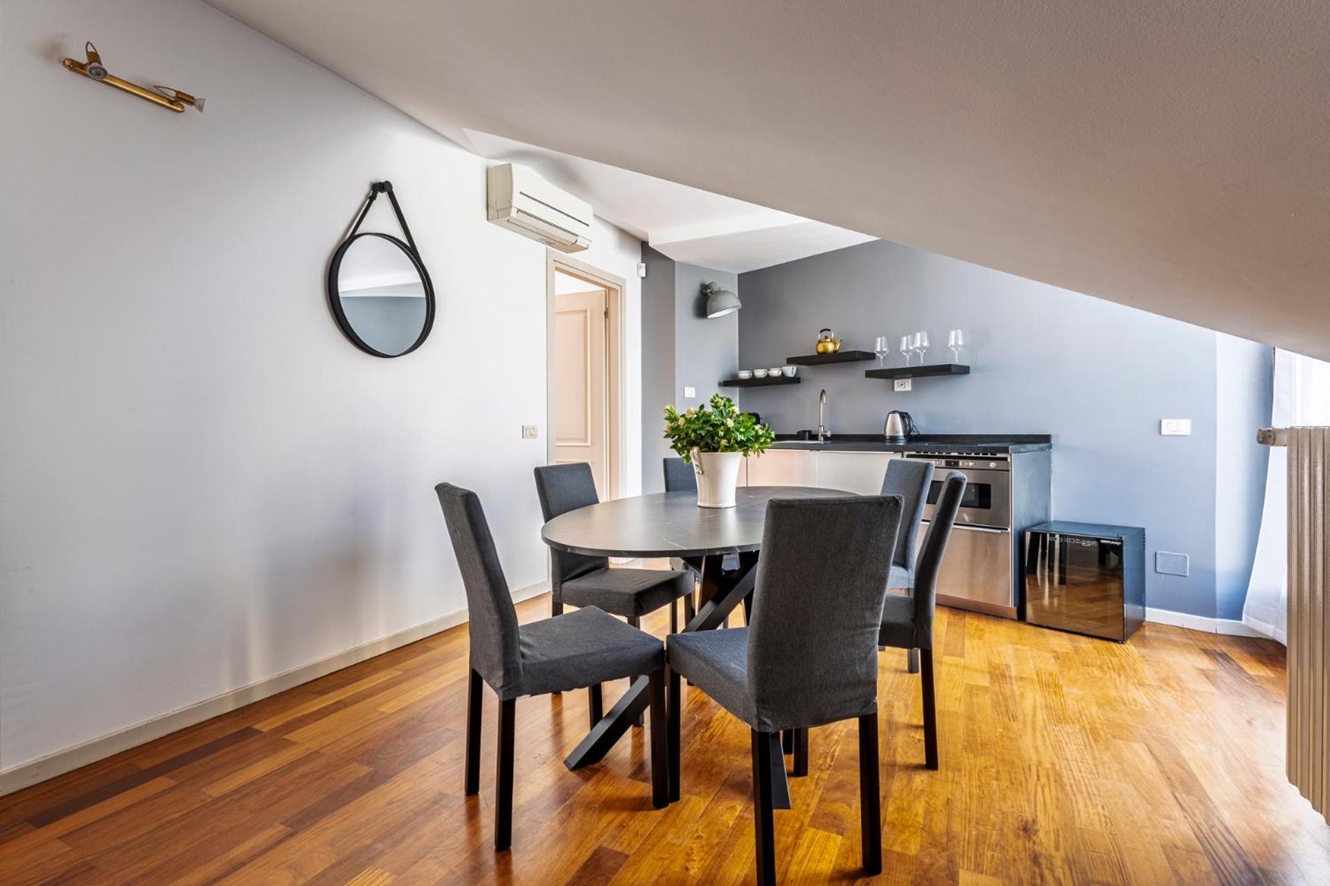 Elegant 2 Bedrooms Apartments Near Duomo Милан Экстерьер фото