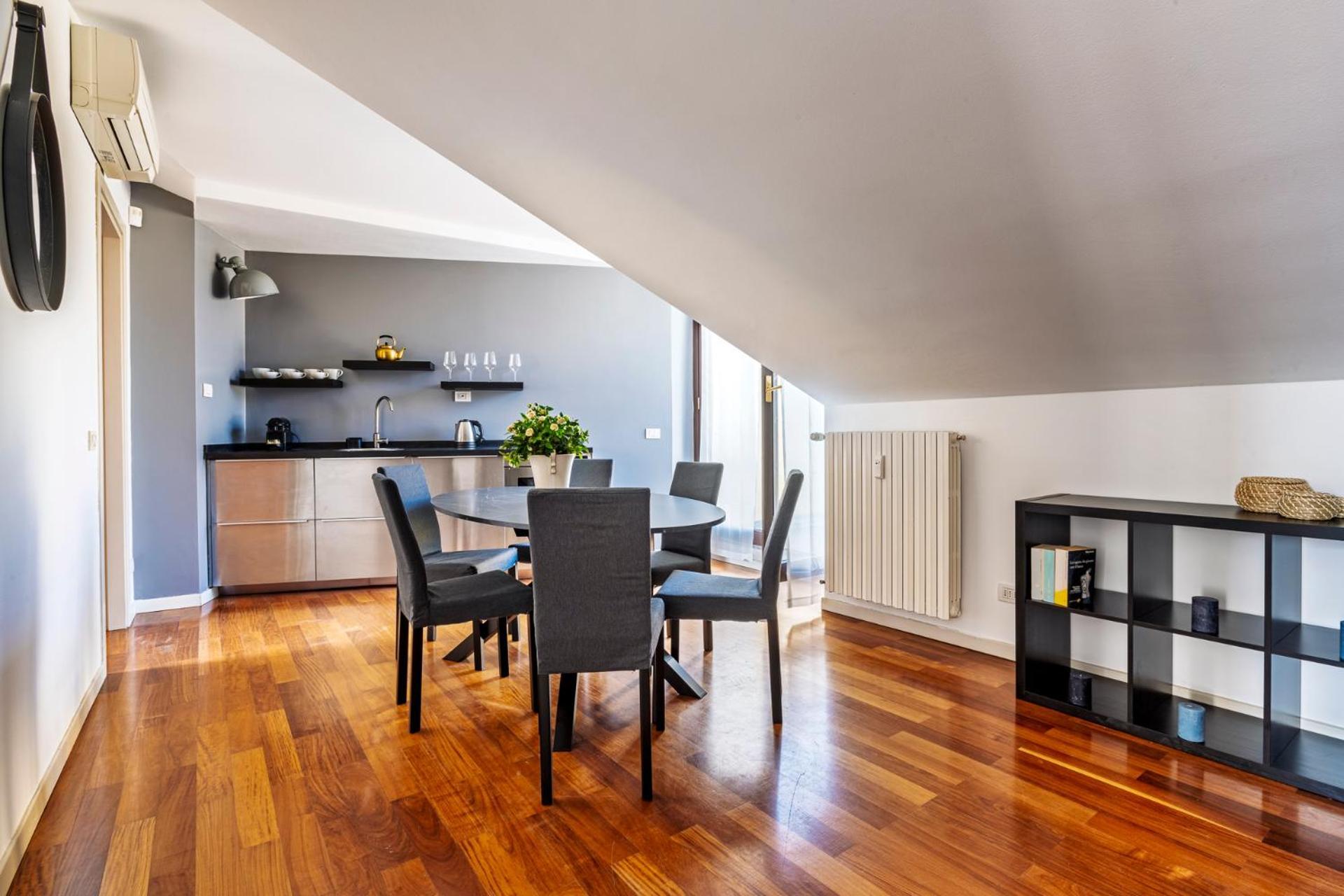 Elegant 2 Bedrooms Apartments Near Duomo Милан Экстерьер фото
