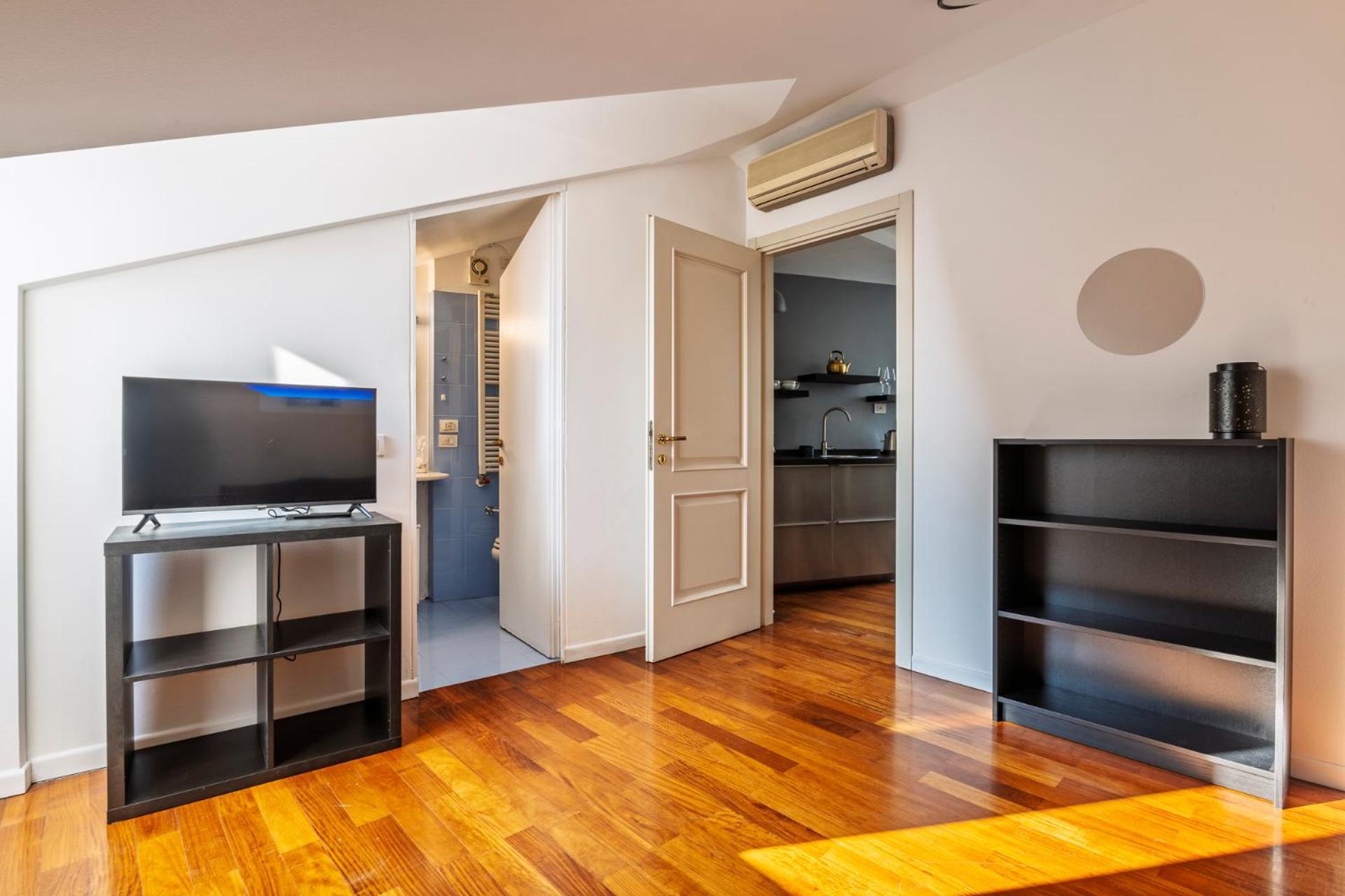 Elegant 2 Bedrooms Apartments Near Duomo Милан Экстерьер фото
