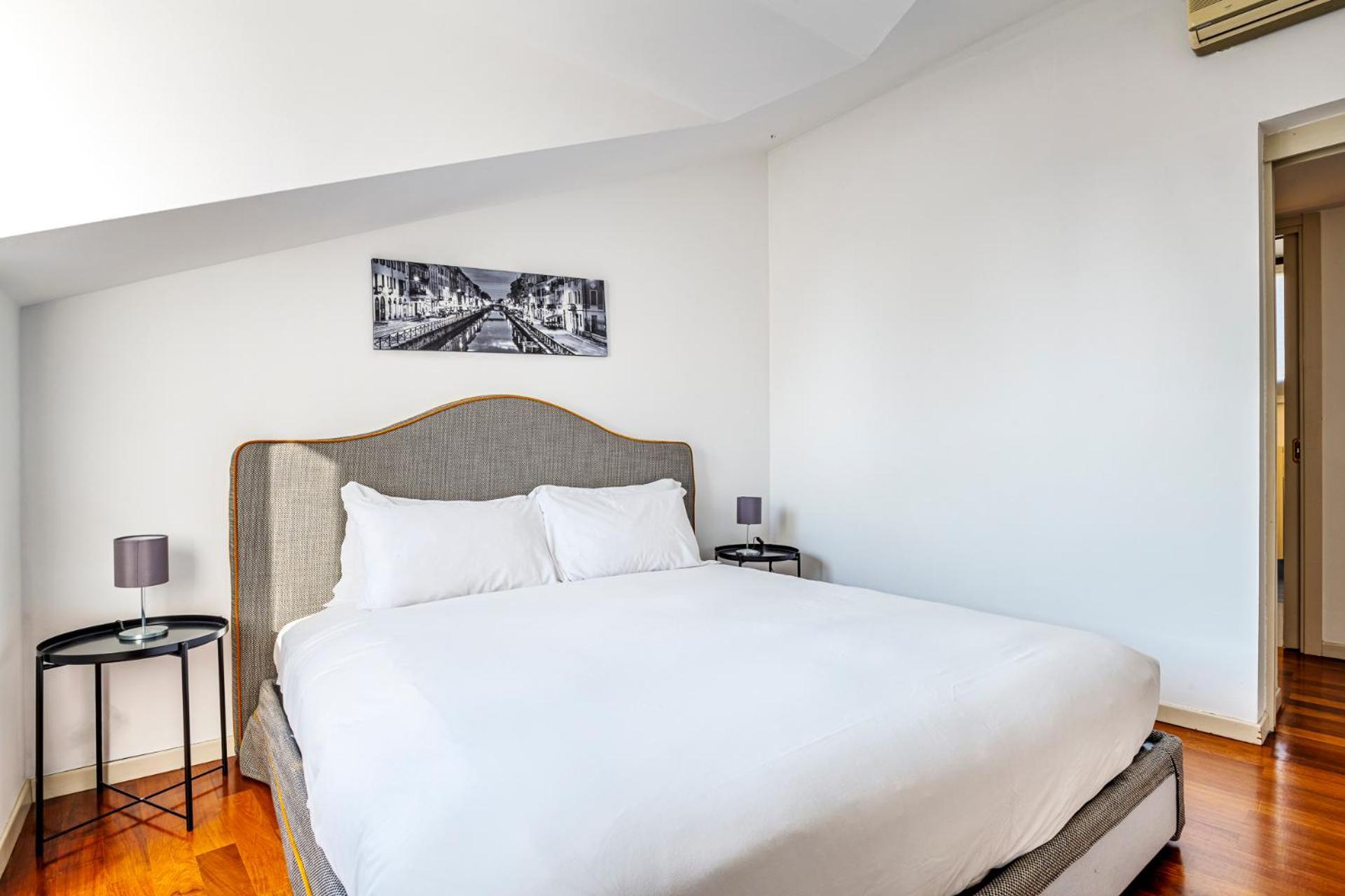 Elegant 2 Bedrooms Apartments Near Duomo Милан Экстерьер фото