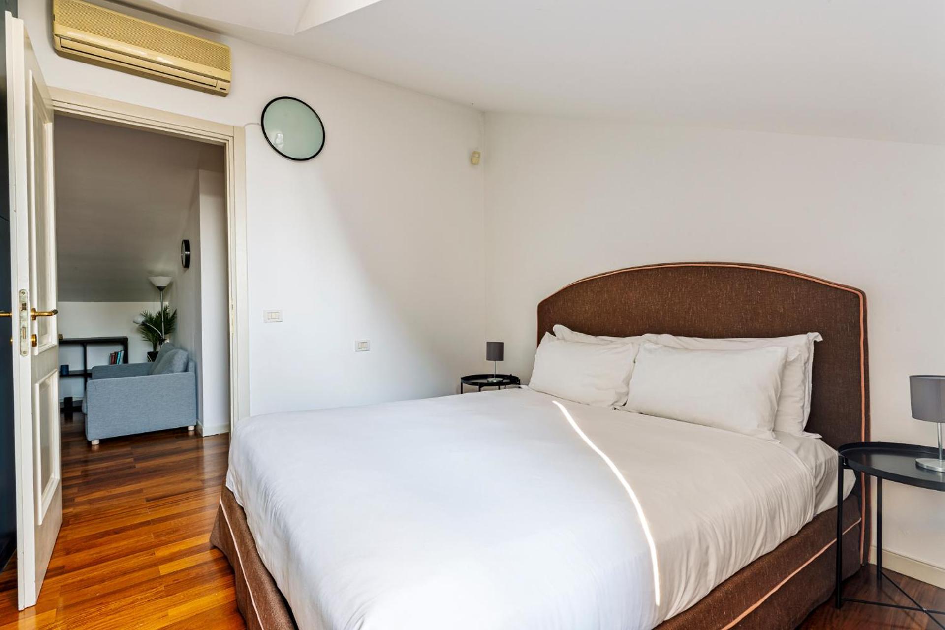 Elegant 2 Bedrooms Apartments Near Duomo Милан Экстерьер фото
